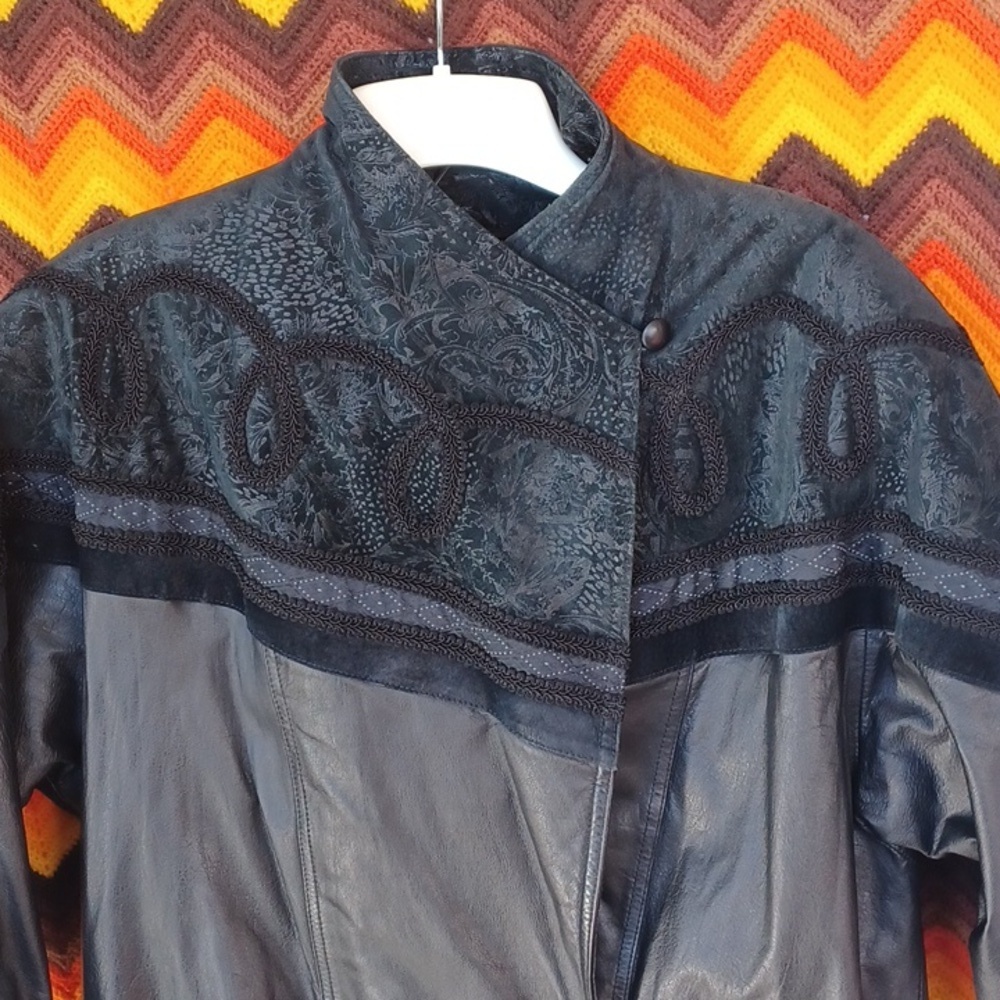 Wilson’s Leather Vintage 80’s Floral Leather Coat, Zipout Liner, 25" PTP, 47" L - Picture 3 of 13